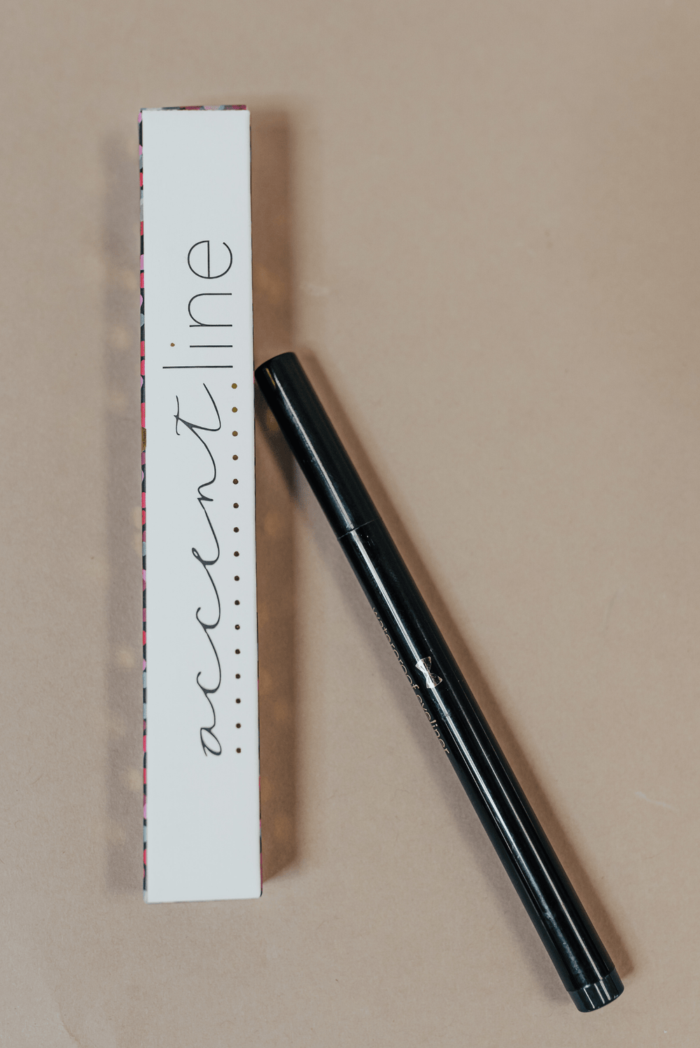 ACCENT LINE -EYELASH EXTENSION SAFE EYELINER