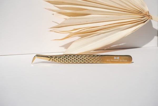 MONICA TWEEZER