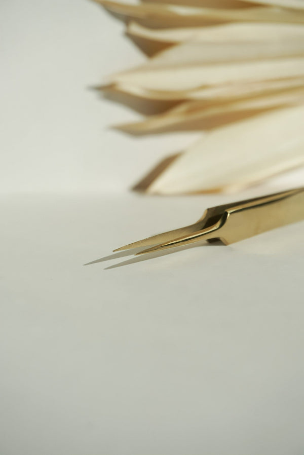 VIOLET TWEEZER