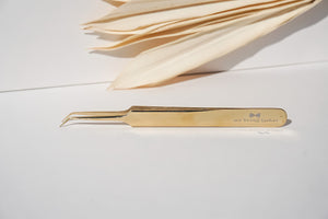 LAURA TWEEZERS