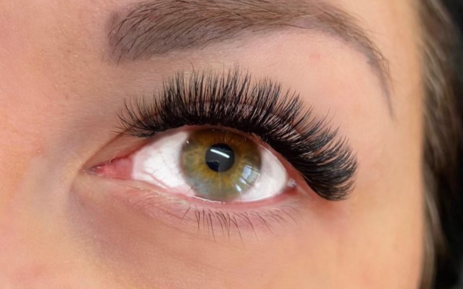 MEGA VOLUME LASH EXTENSIONS
