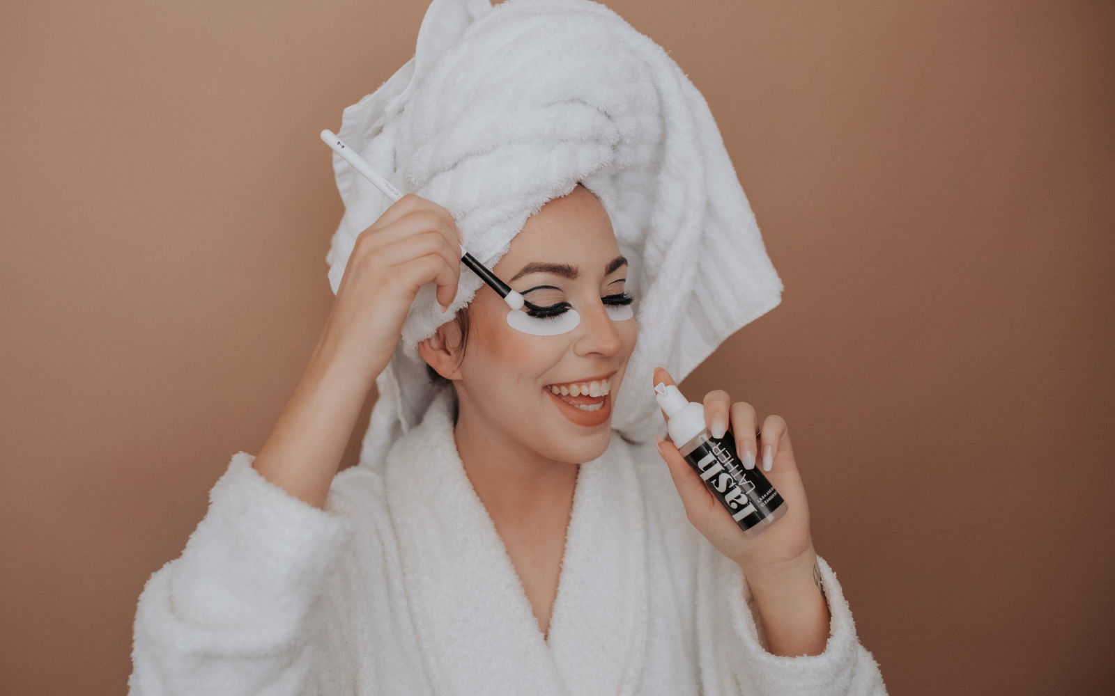 EYELASH EXTENSION CLEANSER