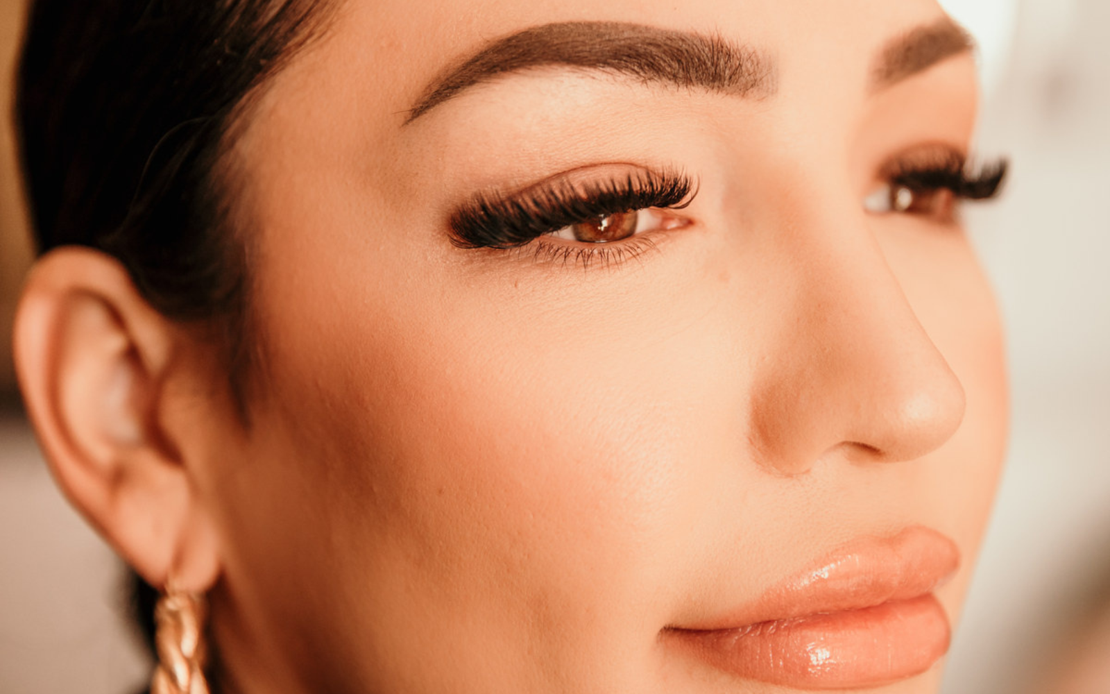 MEGA VOLUME EYELASH EXTENSIONS